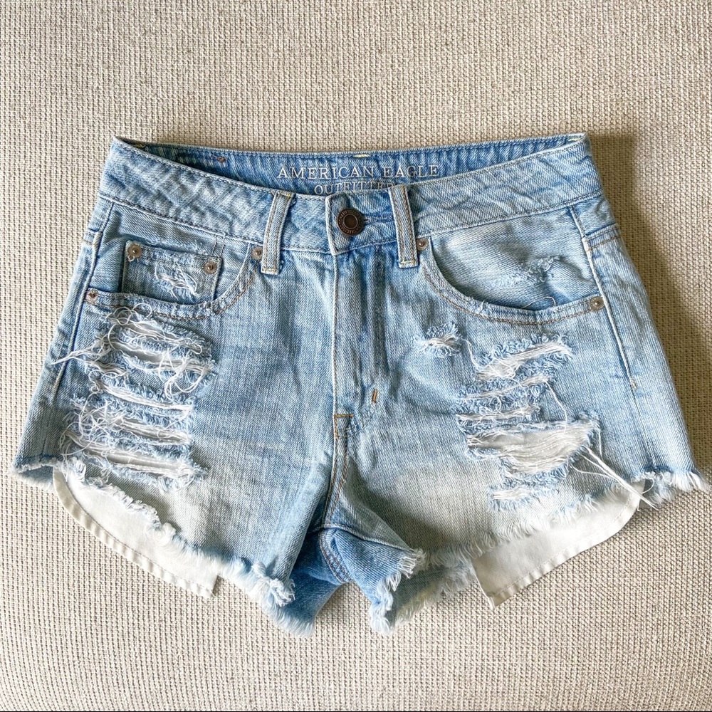 American Eagle | Lightwash Cutoff Shorts